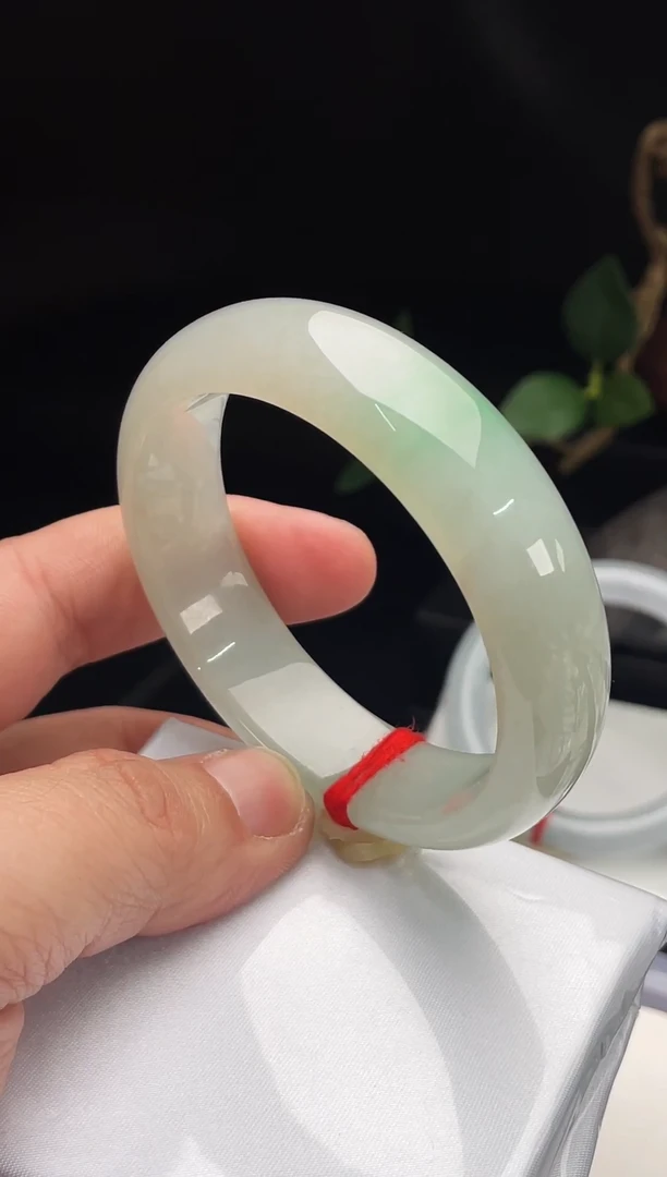 未镶嵌手镯翡翠4号 58圈口白底青