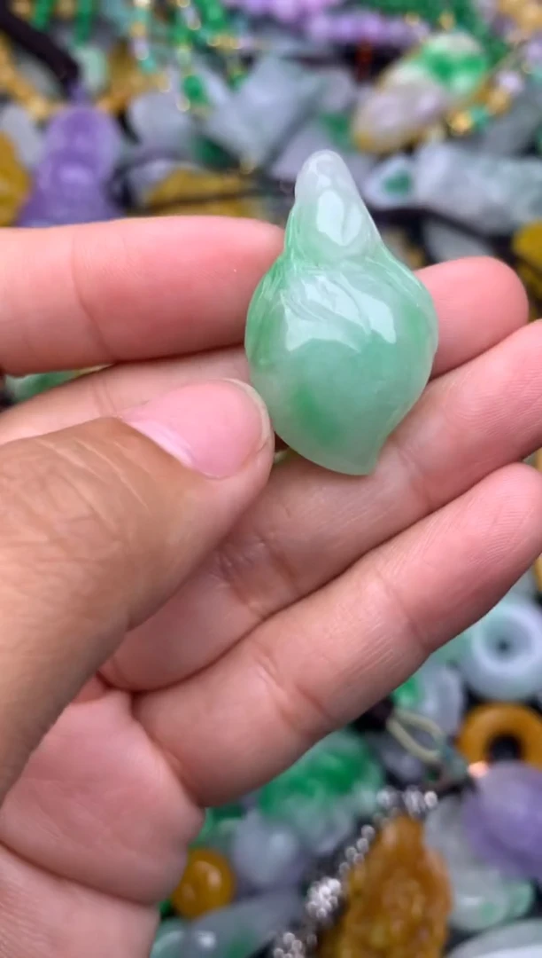 颈饰未镶嵌翡翠缅甸翡翠吊坠