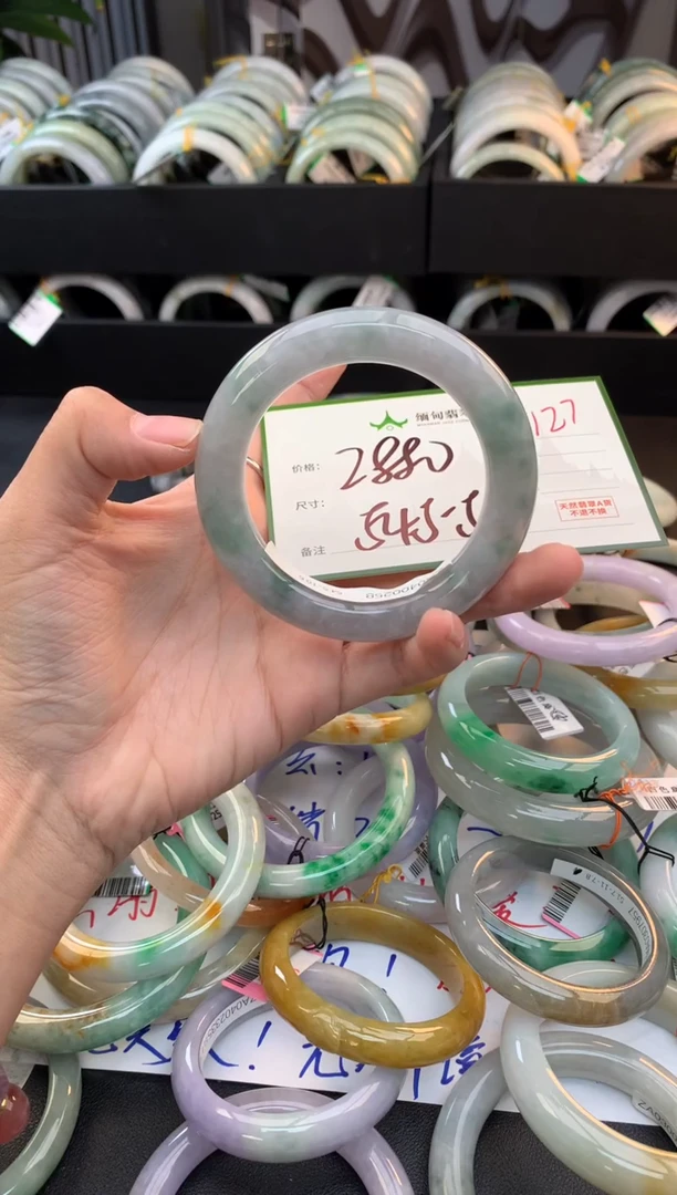 未镶嵌定制翡翠毛货需精细抛光+多人