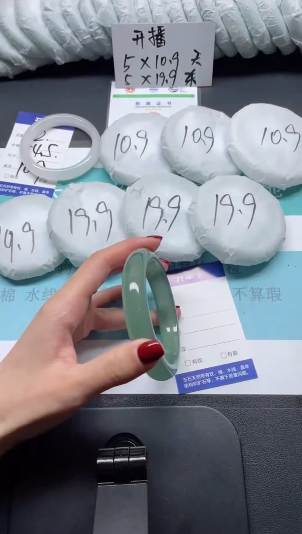 未镶嵌手镯石英质玉3-61