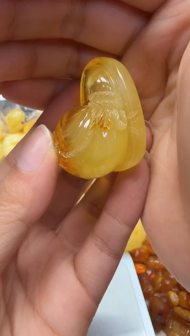 裸石琥珀未镶嵌如图