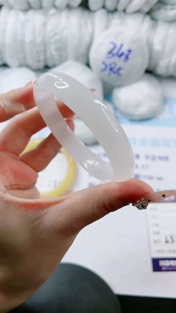 【闪购商品】石英质玉手镯未镶嵌多样性发货L370