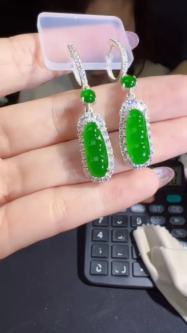 定制翡翠未镶嵌耳钉1