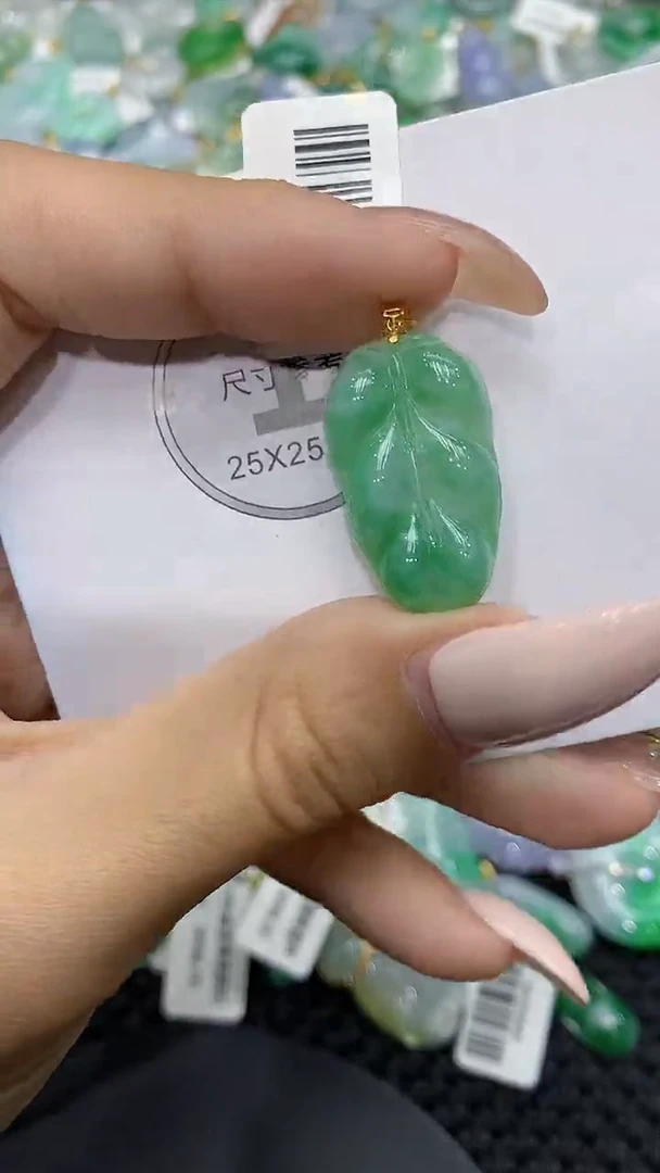 颈饰18K金镶嵌翡翠111111111111