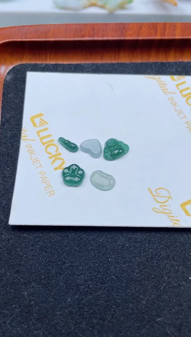 【闪购商品】翡翠未镶嵌颈饰小冰件