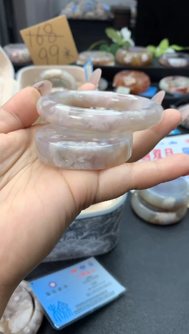 未镶嵌手镯石英质玉（55-56圈口）赠送镯心 无证书