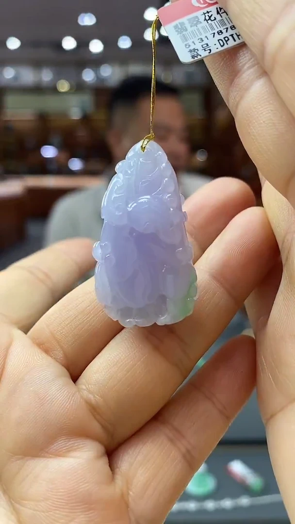 颈饰未镶嵌翡翠白菜