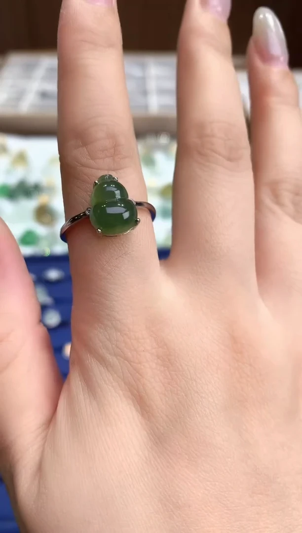 颈饰银S925镶嵌翡翠2025110405