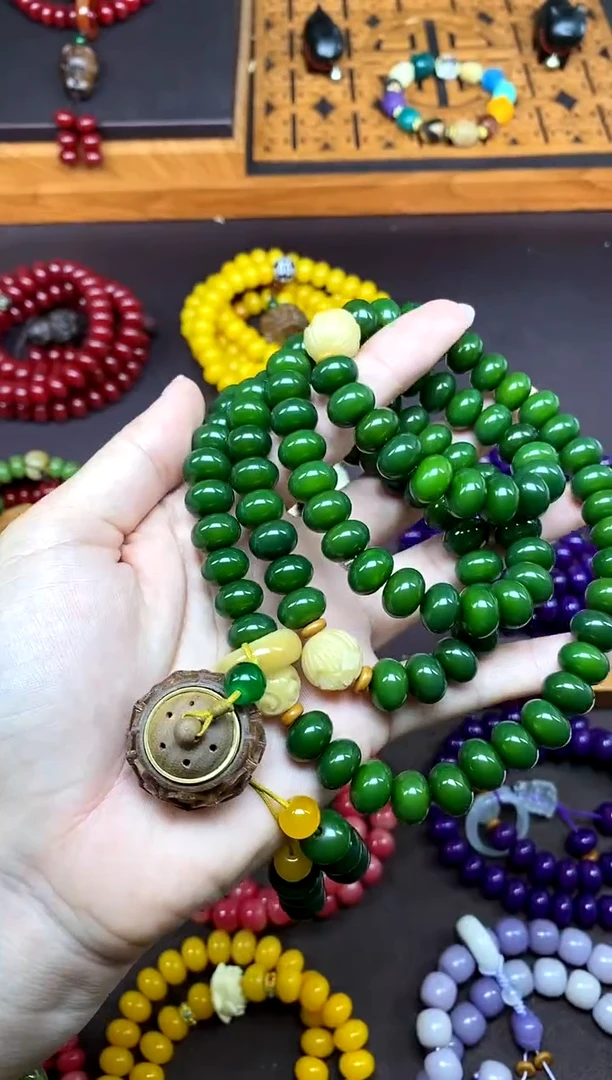 白玉菩提手串      四季长青 绿菩提108颗多圈莲花吊坠跑环款