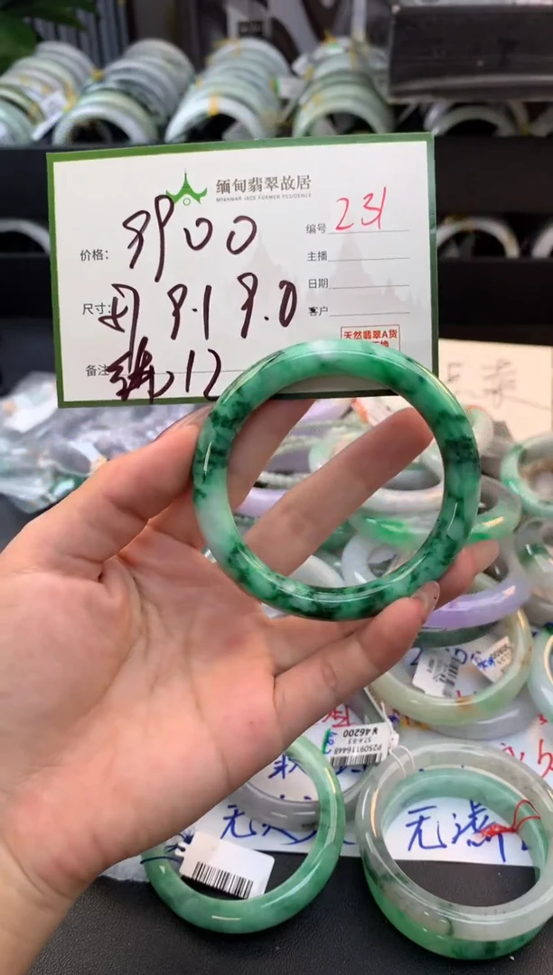 未镶嵌定制翡翠毛货需精细抛光+多人