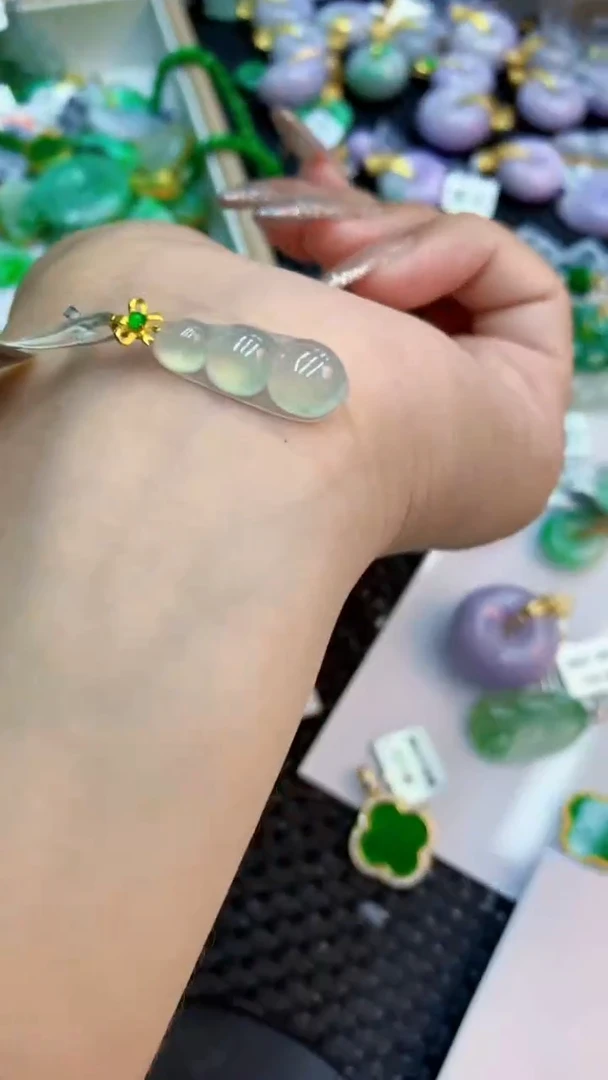 颈饰18K金镶嵌翡翠1