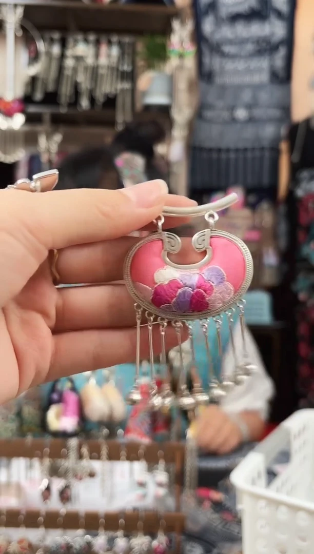 织绣民族风非遗老绣饰品840