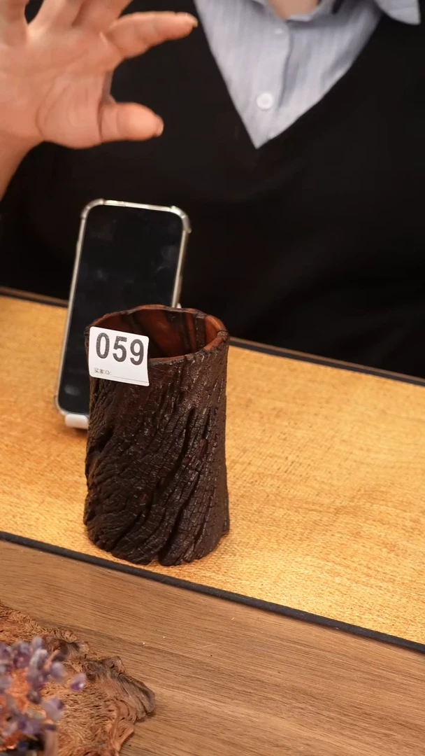 1*059号云小屋紫柚木笔筒（拍）