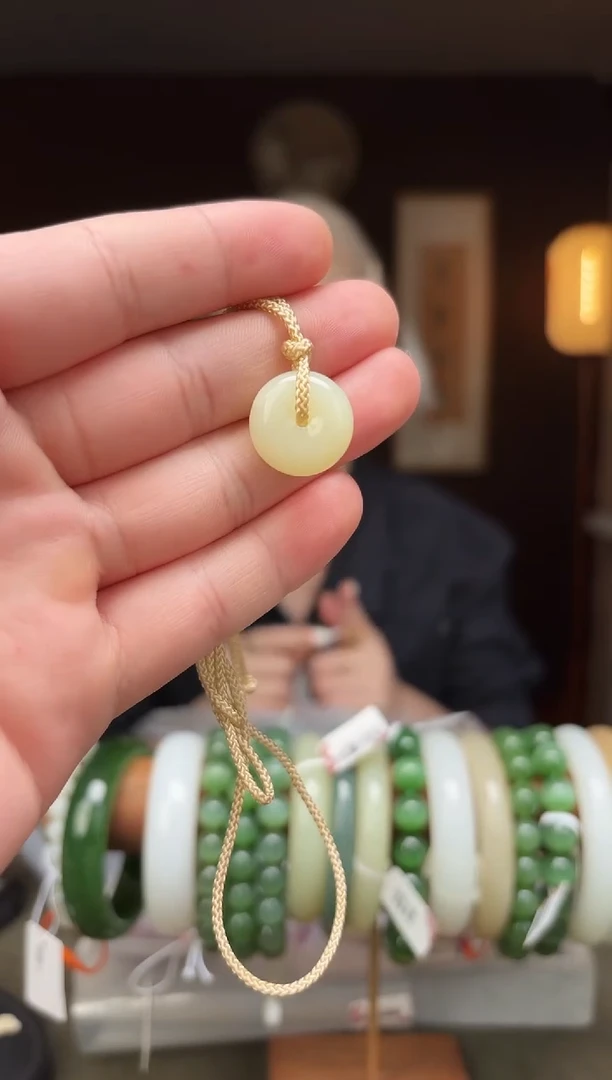 未镶嵌和田玉把件J9- 平安扣