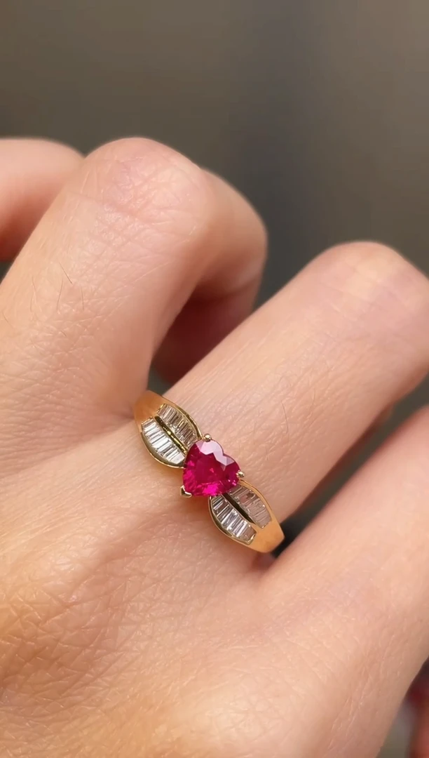 18K金镶嵌戒指红宝石缅甸主石：0.49ct