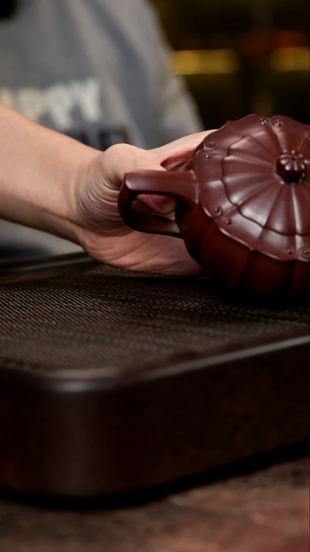 匀****?宜兴紫砂闲者六方大红袍