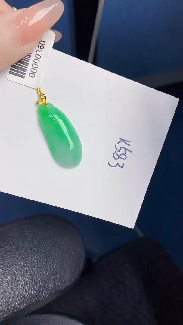 颈饰18K金镶嵌翡翠缅甸天然翡翠A货