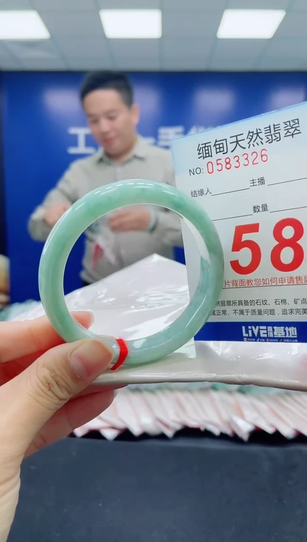 未镶嵌手镯翡翠天然翡翠手镯