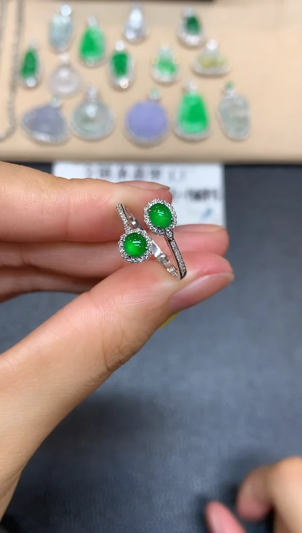 18K金镶嵌戒指翡翠蛋面【无服务费