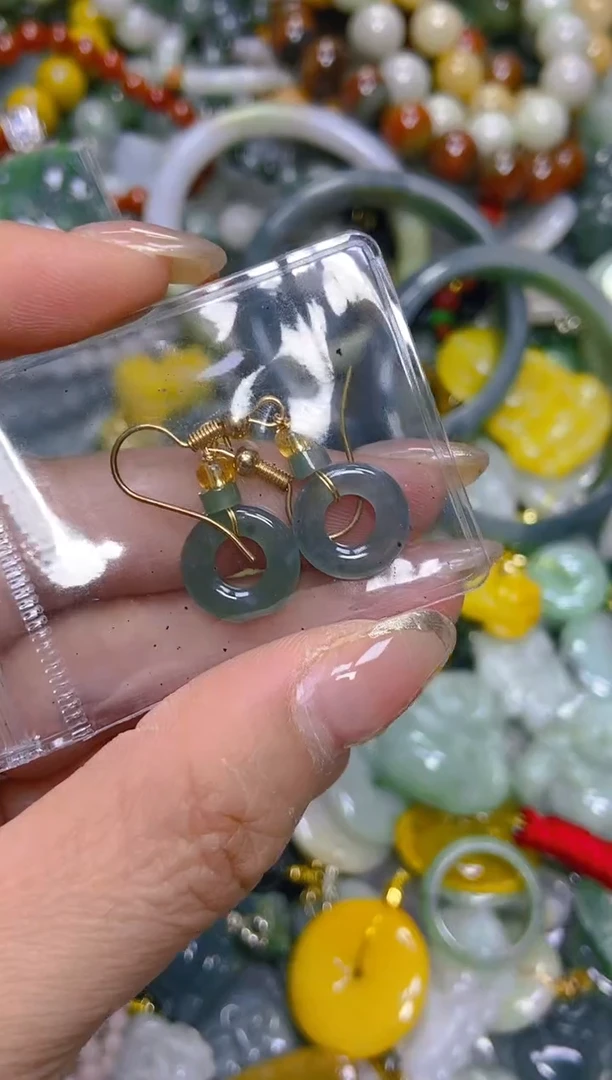 颈饰未镶嵌翡翠/T/翡翠A货，一件也是批发价