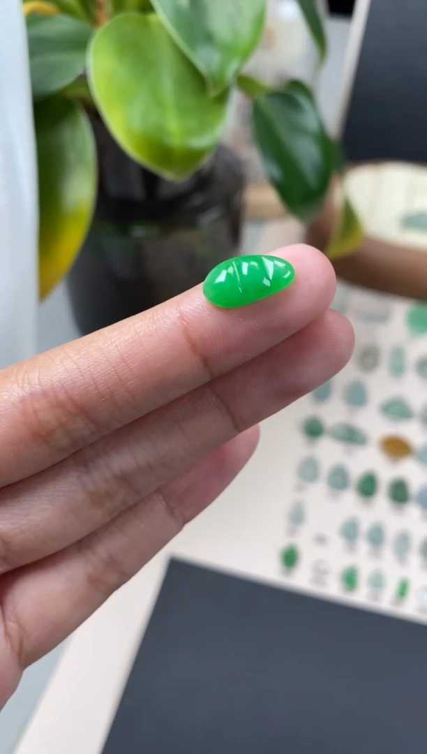 【闪购商品】翡翠颈饰未镶嵌翡翠冰绿福豆