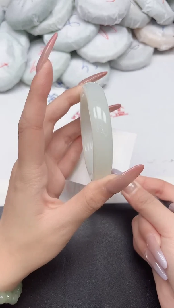 未镶嵌手镯石英质玉140-56.8