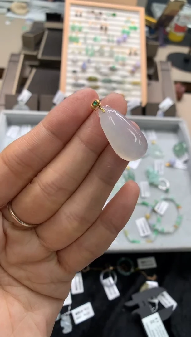 颈饰18K金镶嵌翡翠福瓜