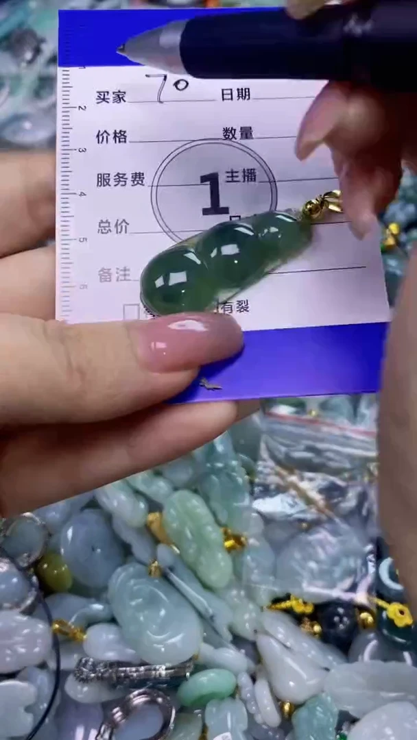 翡翠未镶嵌颈饰天然翡翠吊坠！
