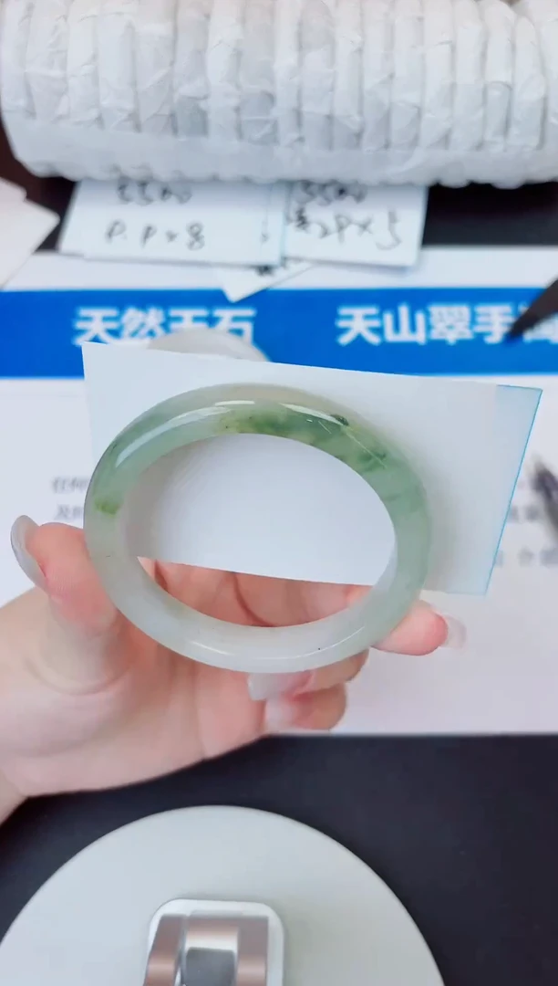 未镶嵌手镯石英质玉121/60