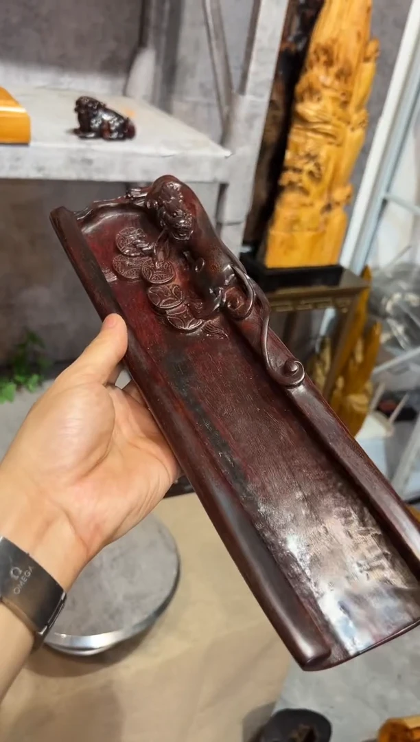 檀香紫檀（小叶紫檀）小叶紫檀精工雕刻摆件