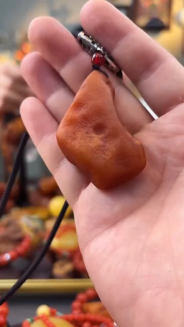 未镶嵌颈饰琥珀吊坠