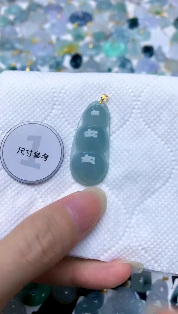 颈饰18K金镶嵌翡翠天然A货翡翠