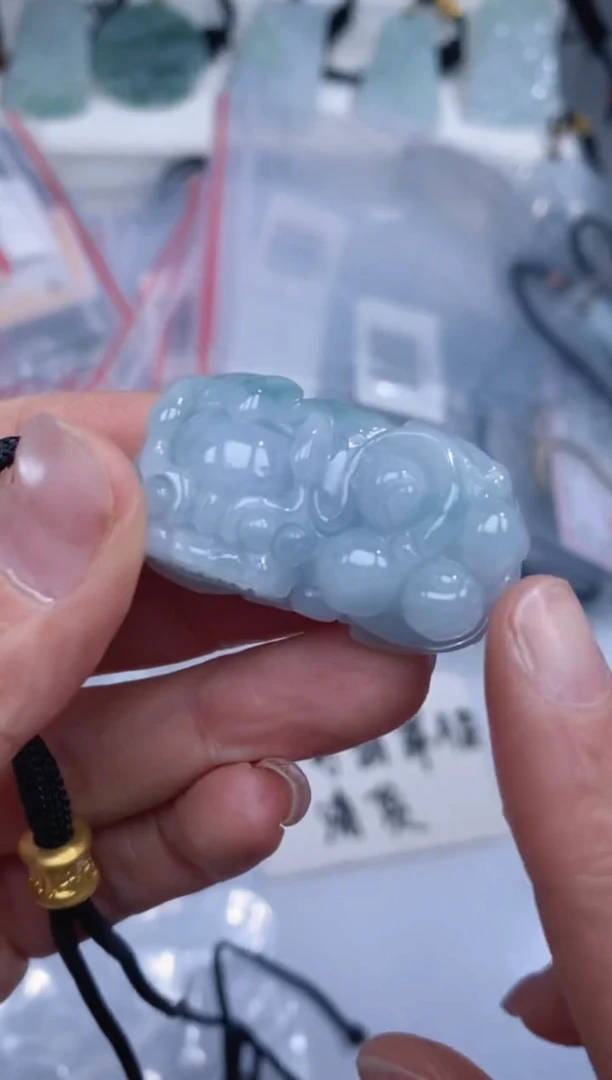 颈饰未镶嵌翡翠吊坠