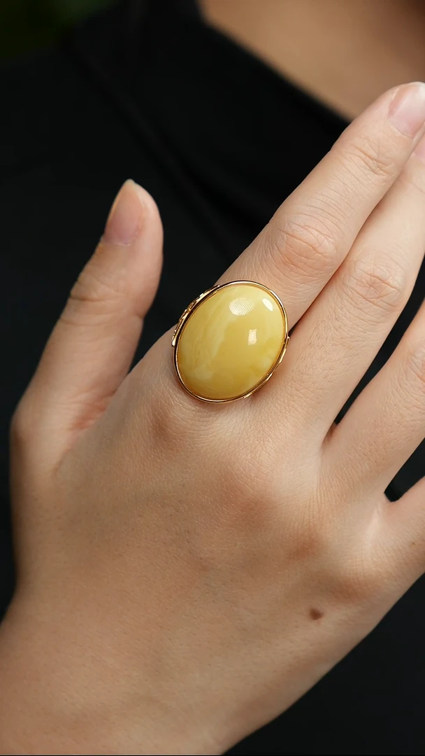 银S925镶嵌蜜蜡戒指李****?祥云