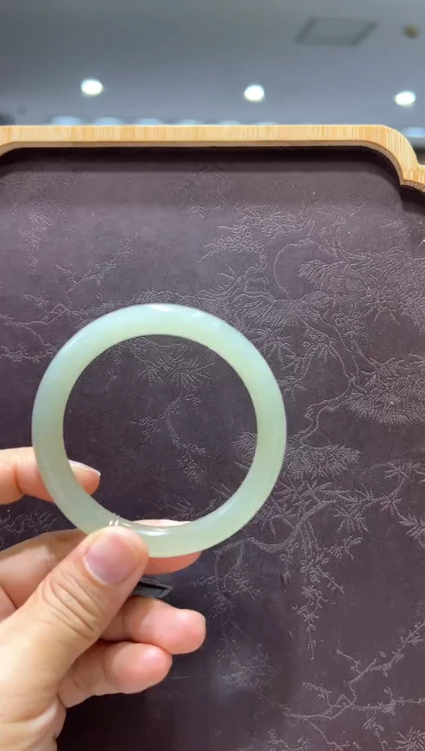 未镶嵌手镯和田玉57圈口  浅晴水手镯