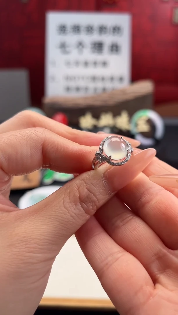 翡翠戒指18K金镶嵌戒指