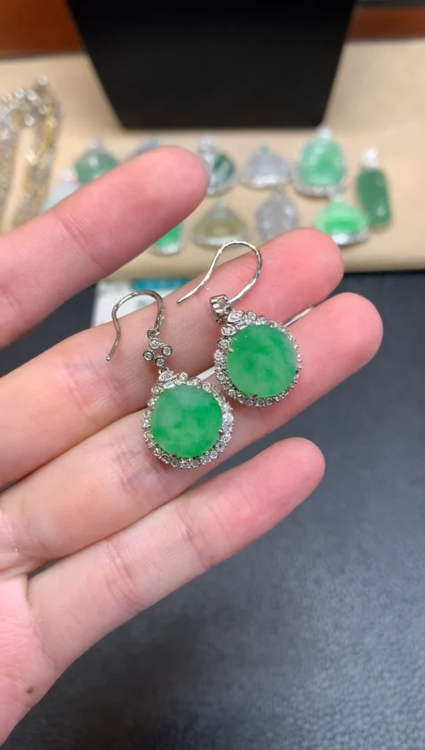 【闪购商品】翡翠耳饰18K金镶嵌无事牌【无服务费】