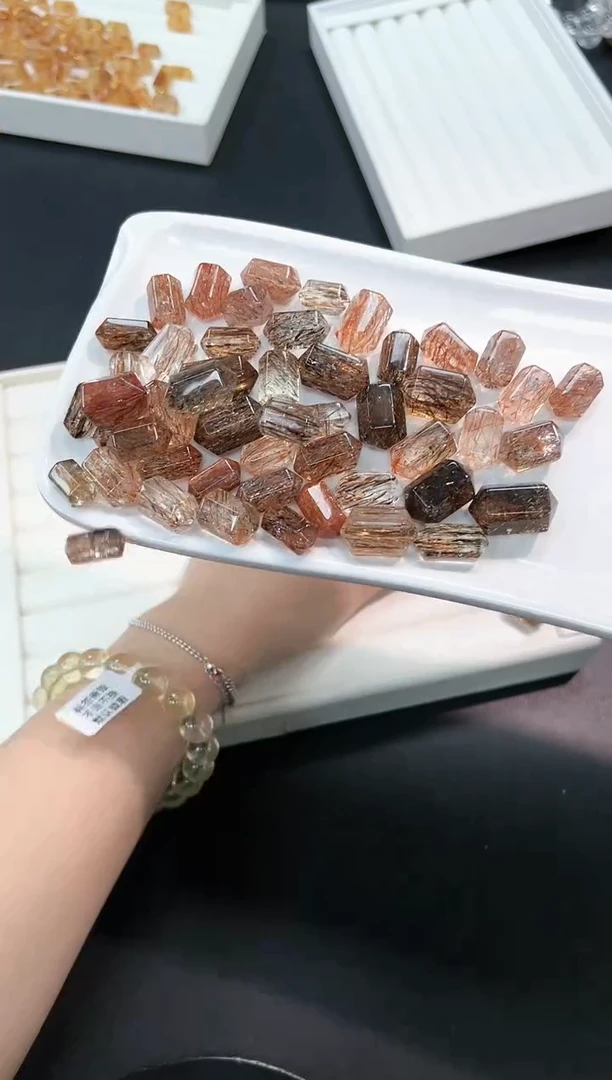 【闪购商品】水晶双头尖（腰孔）未镶嵌5c多样性发其一/1个默认微瑕