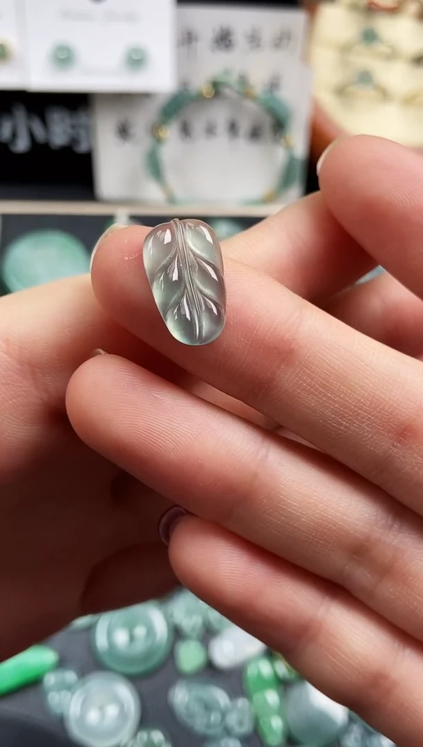 【闪购商品】翡翠吊坠(不含链)未镶嵌小叶子~默认裸石发货