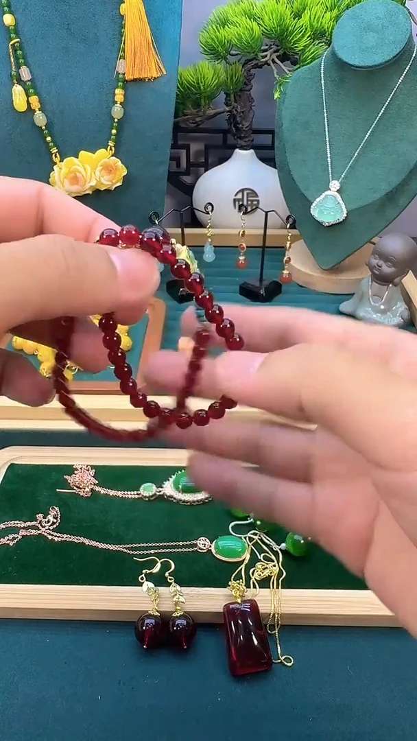 14K金镶嵌血珀手链S488