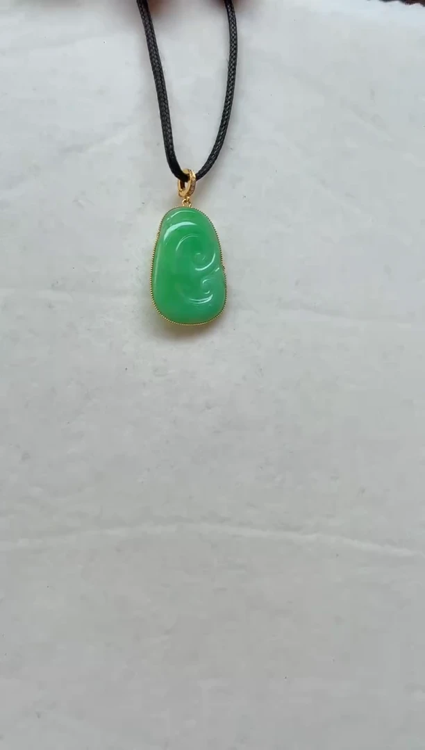 颈饰18K金镶嵌翡翠挂件