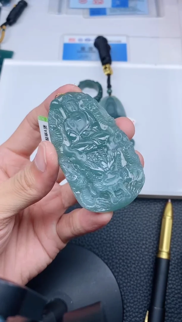 颈饰未镶嵌翡翠