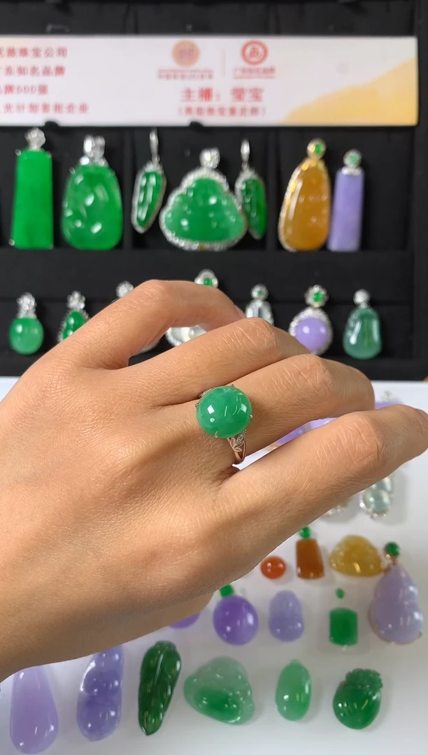 18K金镶嵌戒指翡翠戒指