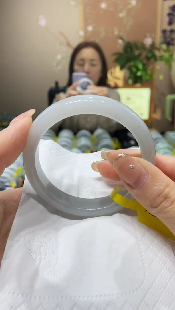 【闪购商品】翡翠手镯未镶嵌56.6圈口