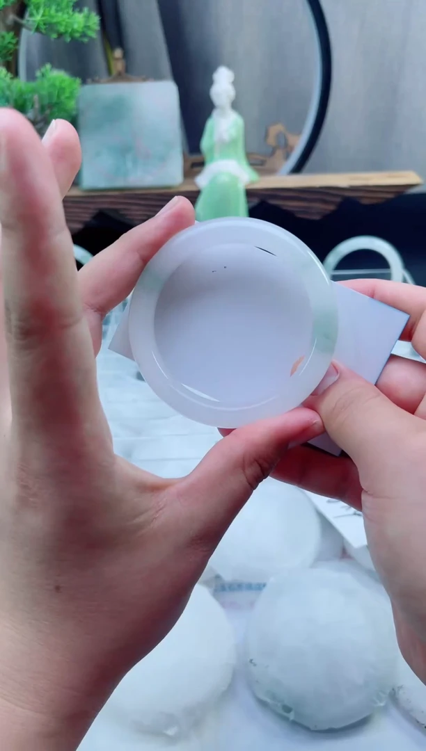 石英质玉手镯未镶嵌17