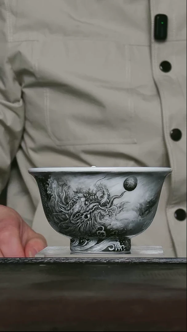釉上墨龙描金压手杯
