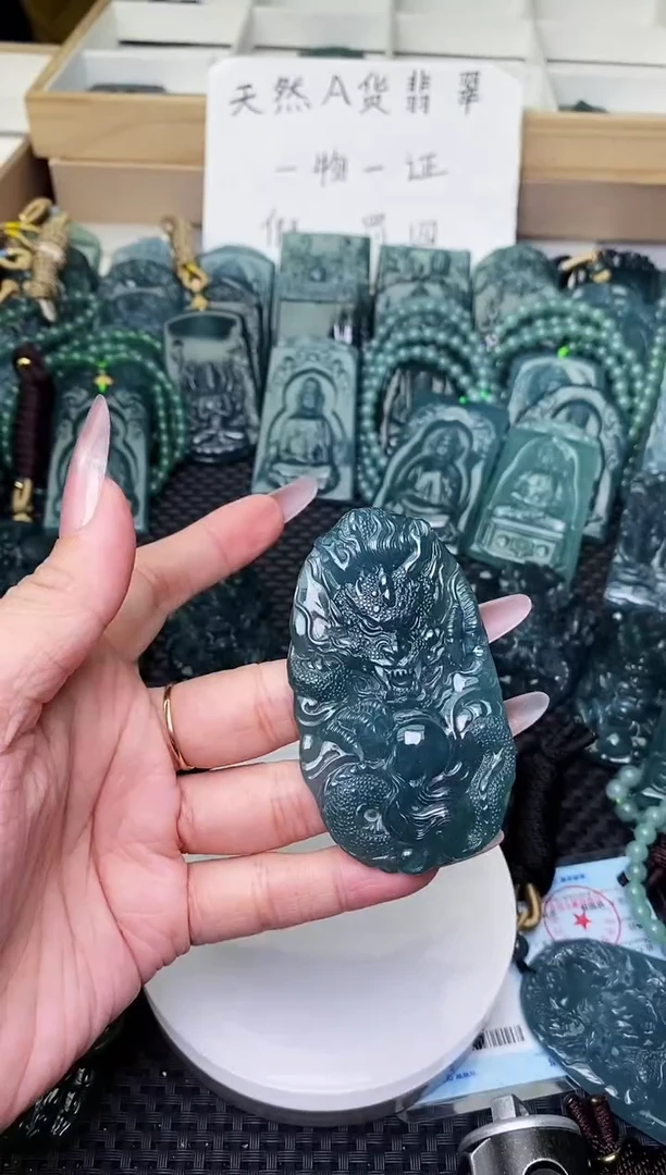 颈饰未镶嵌翡翠