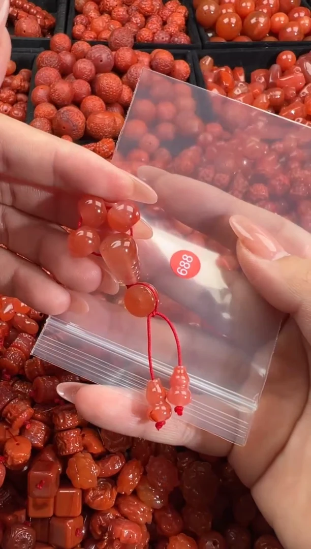 南红玛瑙未镶嵌颈饰1