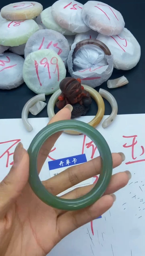 未镶嵌手镯石英质玉A110+56.3