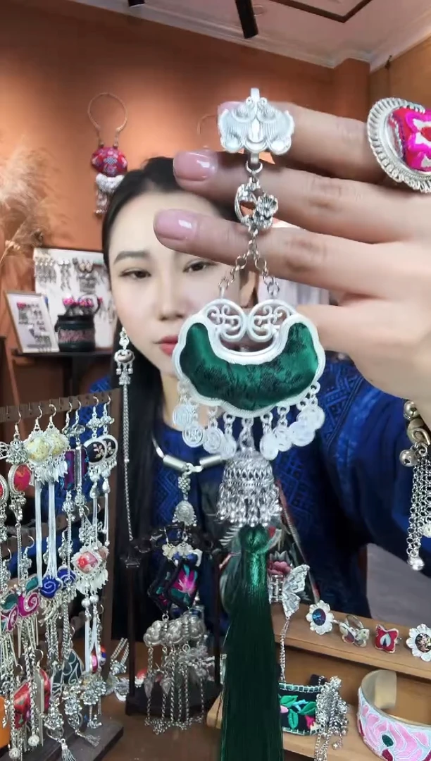 【闪购商品】刺绣纯手工民族风压襟